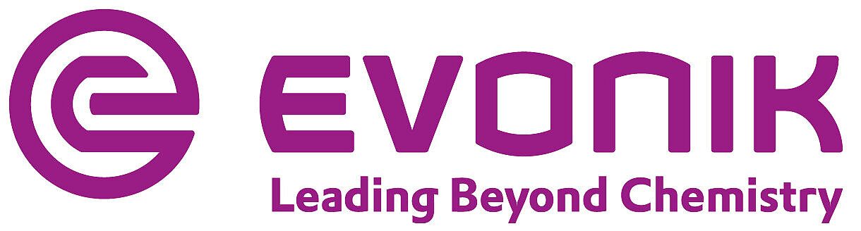 lila Evonik-Logo mit Schriftzug EVONIK - Leading Beyond Chemistry